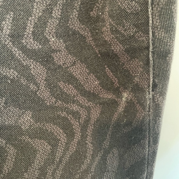 LOW RISE BLACK ZEBRA JEANS FROM DKNY JRANS SIZE 04 - Picture 3 of 10